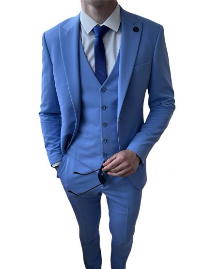 Светло -синий мужской костюм