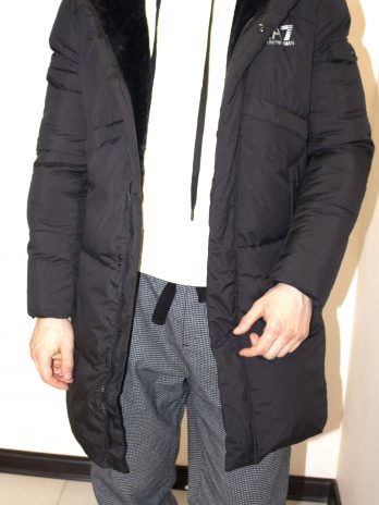 Мужская куртка приталенная удлиненная в черном цвете