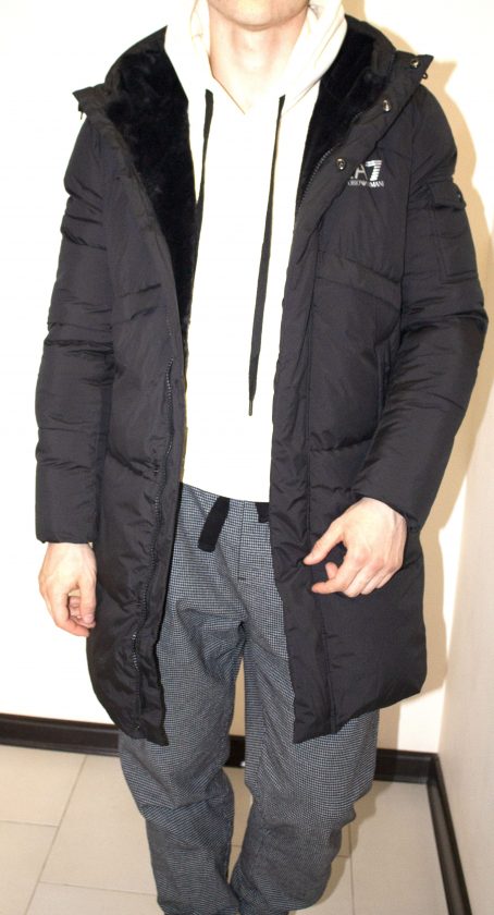 Мужская куртка приталенная удлиненная в черном цвете