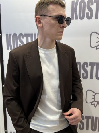 Классический костюм oversize для жениха шоколадного цвета