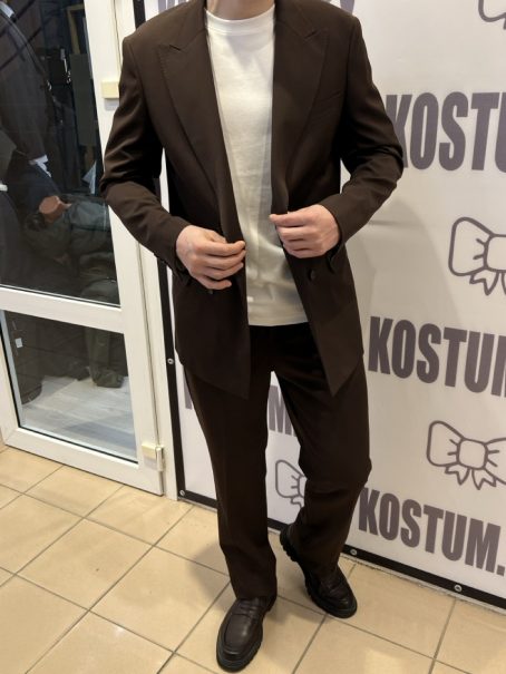 Классический костюм oversize для жениха шоколадного цвета
