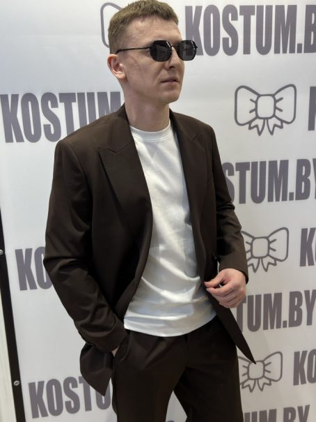 Классический костюм oversize для жениха шоколадного цвета