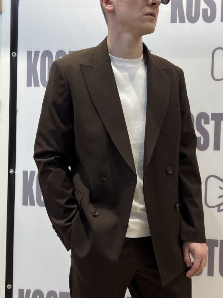 Классический костюм oversize для жениха шоколадного цвета
